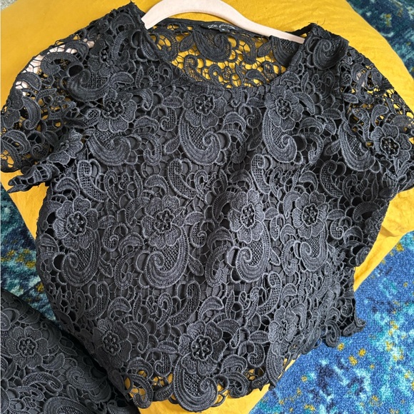 De Philo Floral Lace cropped top with matching mini skirt set - Picture 2 of 5